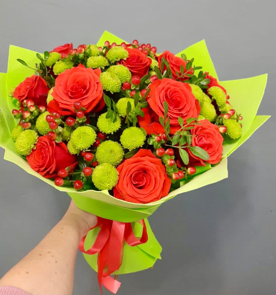 Букет цветов из: Хризантемы и Розы в Нововаршавке