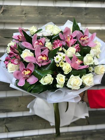Букет цветов из: Розы и Хризантемы в Нововаршавке