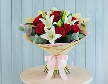 Букет цветов из:  Лилии и Розы в Нововаршавке