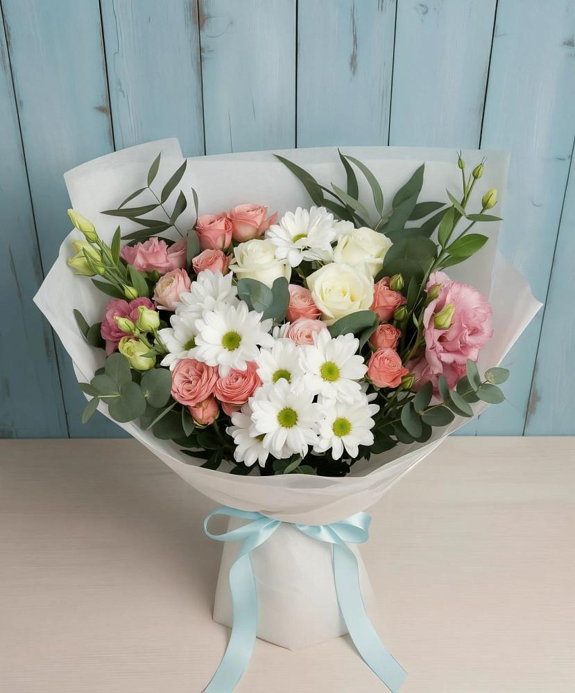 Букет цветов из: Розы, Лизиантусы и Хризантемы в Нововаршавке