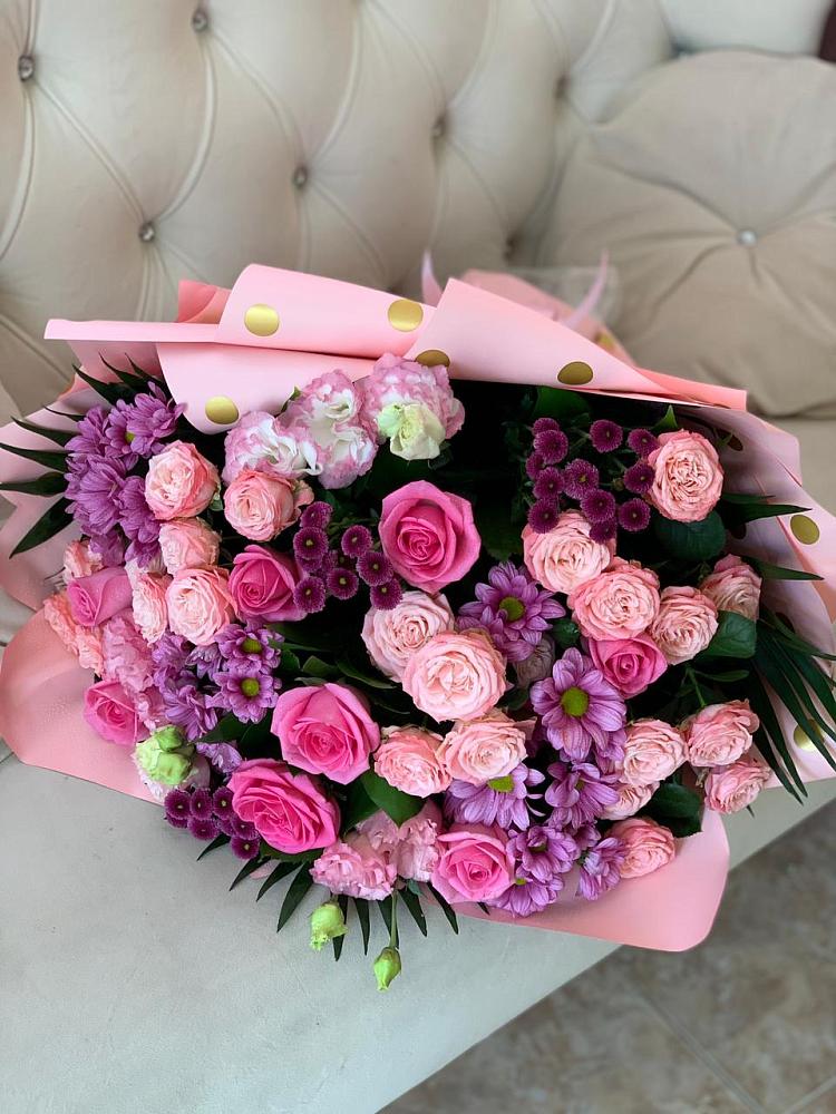 Букет цветов из: Хризантемы, Розы и Лизиантусы в Нововаршавке