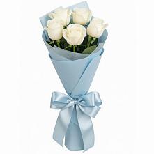 Букет 5 Белых роз Проуд в Нововаршавке