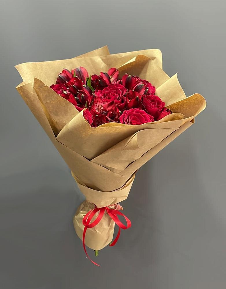 Букет цветов из: Альстромерии и Розы в Нововаршавке