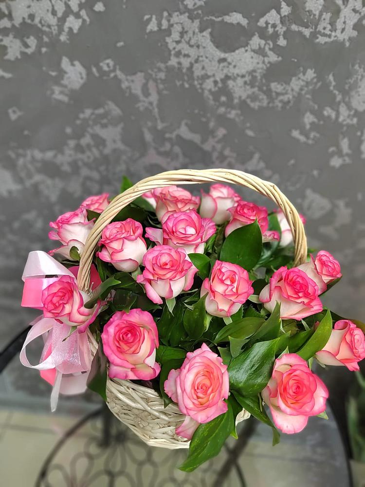 Цветочная композиция из Розы в корзине в Нововаршавке