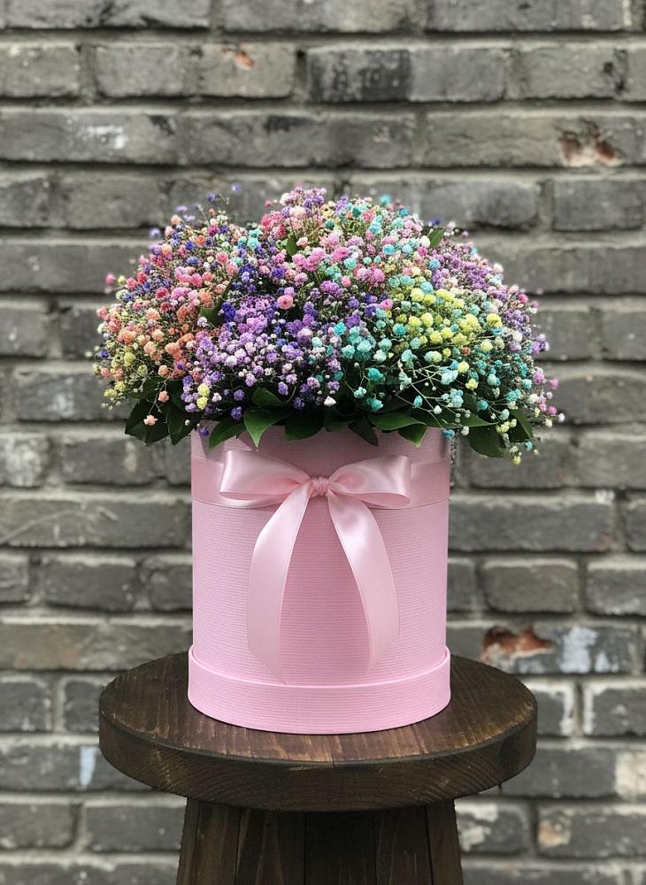 Цветочная композиция из Гипсофила и Розы в шляпной коробке в Нововаршавке