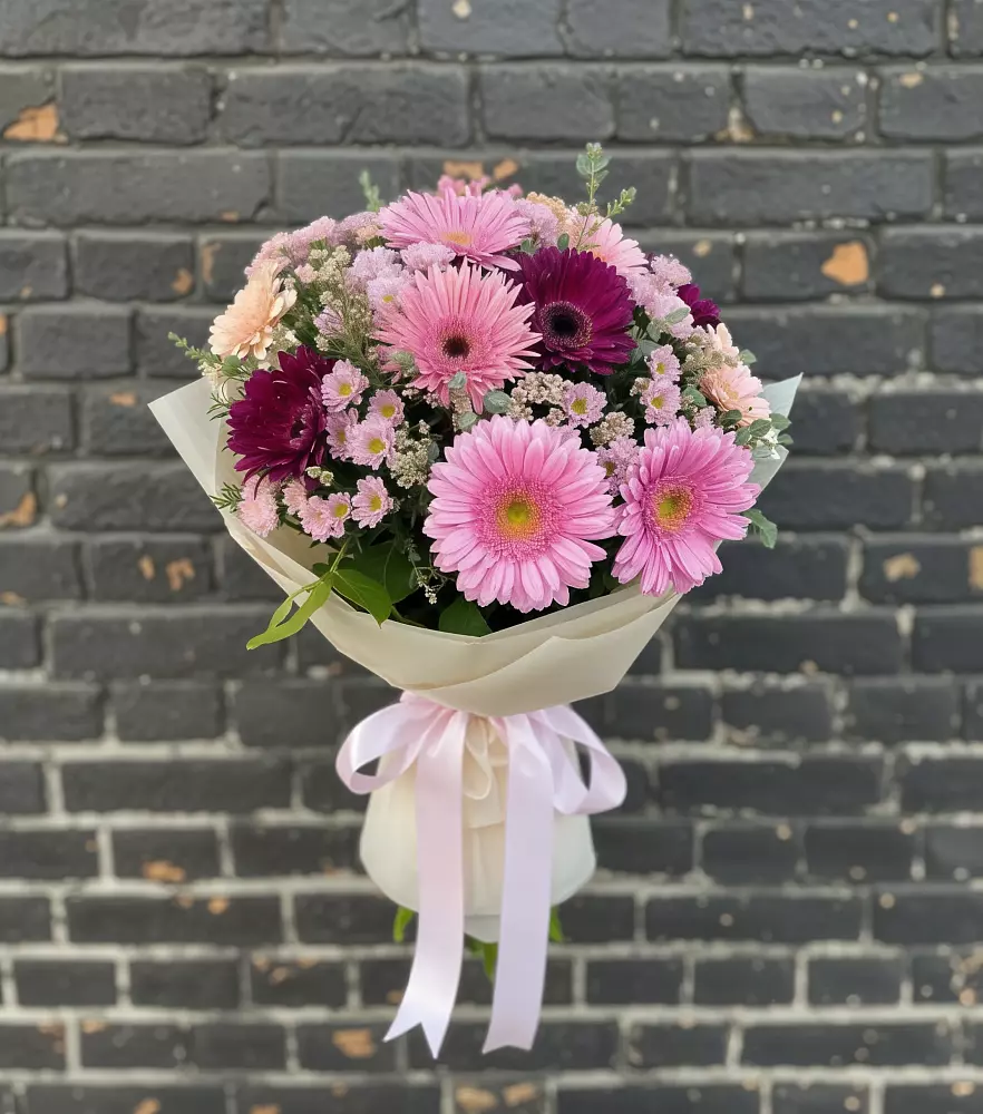 Букет цветов из: Герберы и Хризантемы в Нововаршавке