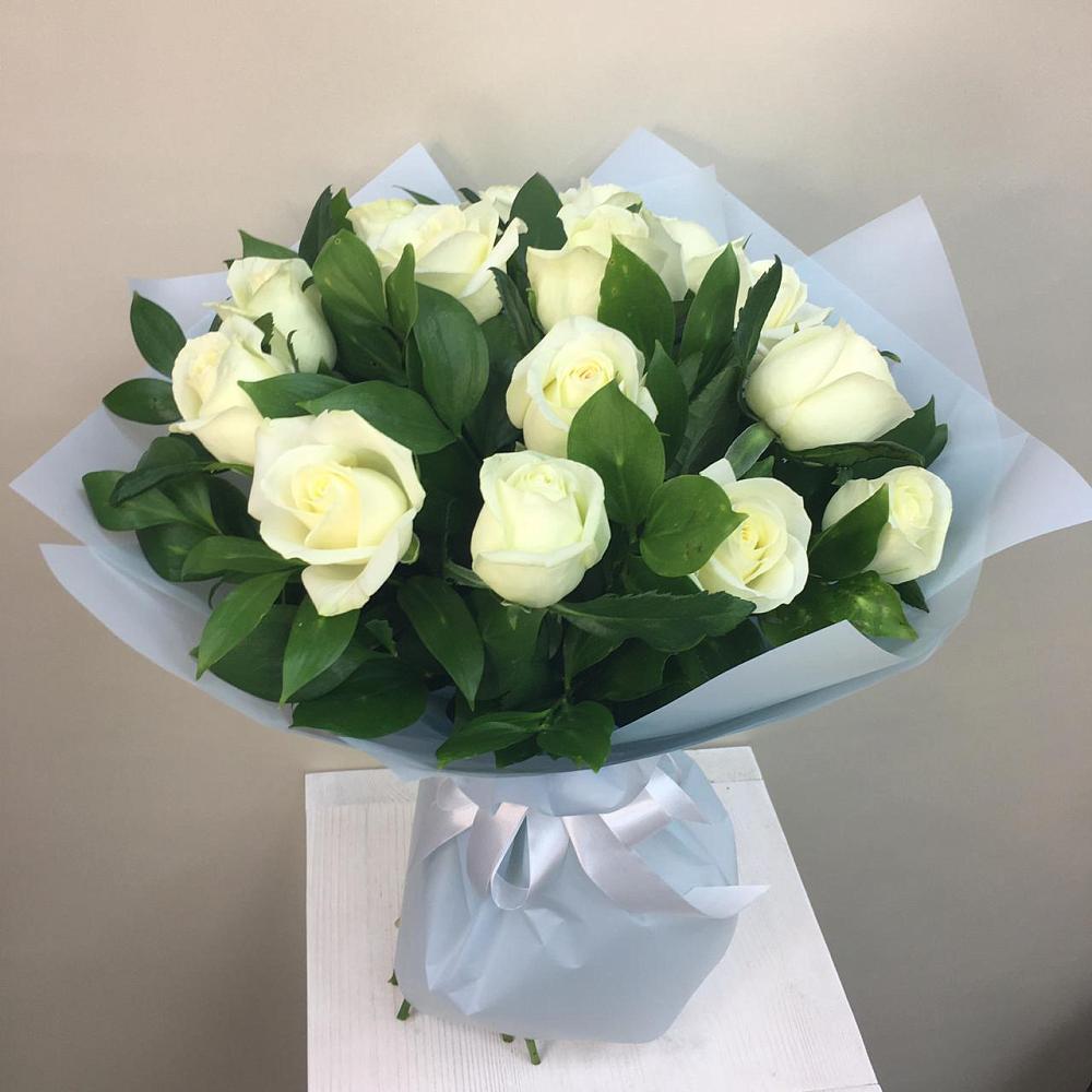 Букет 15 Белых роз Проуд в Нововаршавке