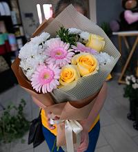 Букет цветов из:  Герберы, Розы и Хризантемы в Нововаршавке