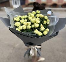 Букет Белые кустовые розы Солинеро в Нововаршавке
