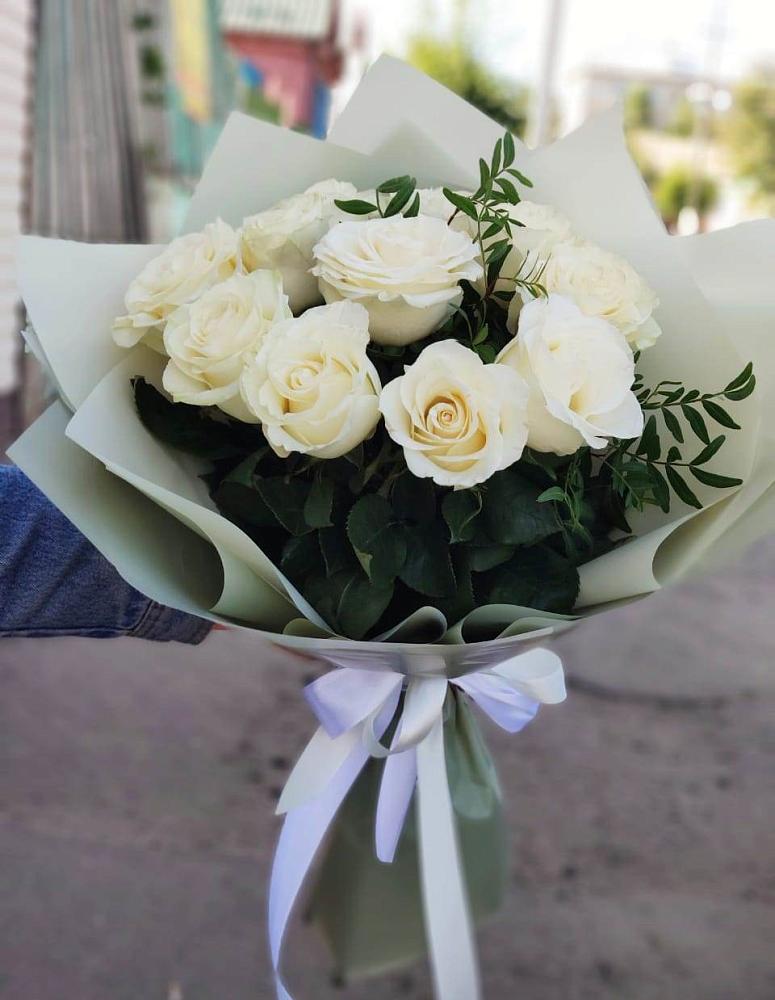Букет Белые розы Проуд в Нововаршавке