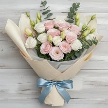 Букет цветов из:  Лизиантусы в Нововаршавке