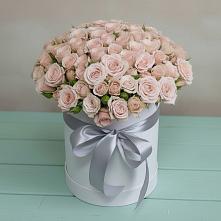 Цветочная композиция из Розы в шляпной коробке в Нововаршавке