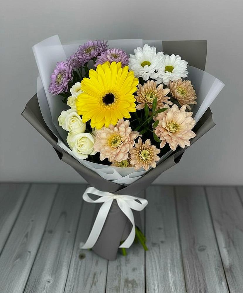 Букет цветов из: Розы, Герберы и Хризантемы в Нововаршавке