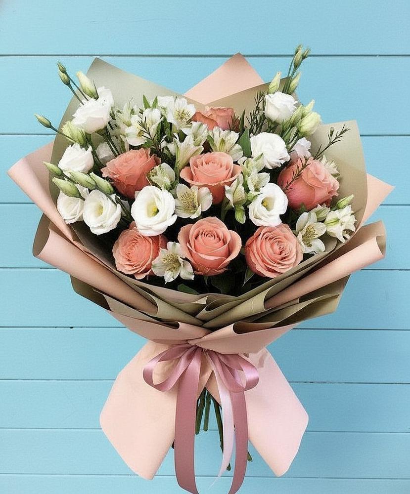 Букет цветов из: Розы, Альстромерии и Лизиантусы в Нововаршавке