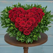 Цветочная композиция из Розы в виде сердца в Нововаршавке