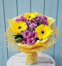Букет цветов из:  Хризантемы и Герберы в Нововаршавке