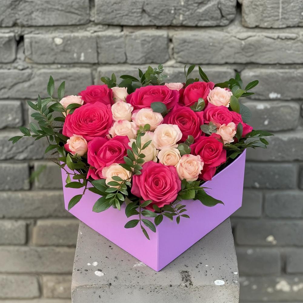 Цветочная композиция из Розы в коробке в Нововаршавке