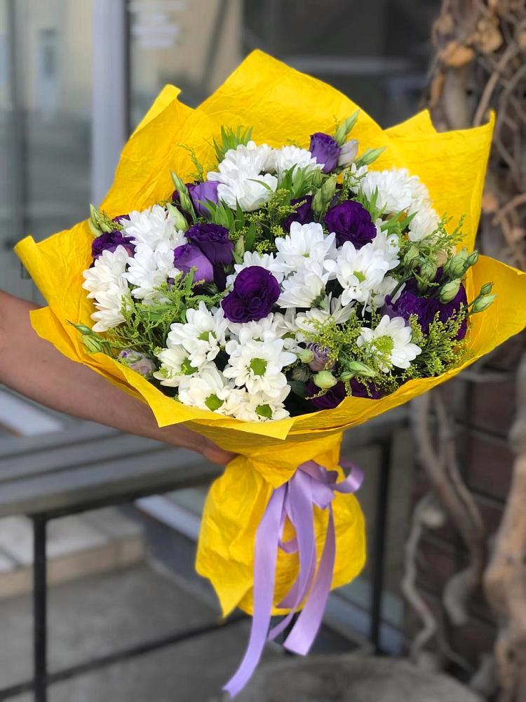 Букет цветов из: Ирисы, Хризантемы и Ромашки в Нововаршавке