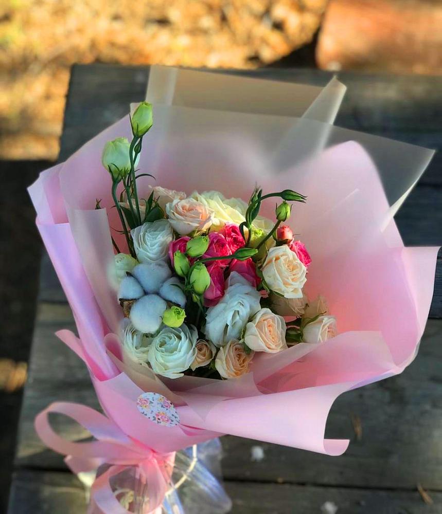 Букет цветов из: Розы и Лизиантусы в Нововаршавке