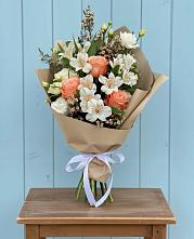 Букет цветов из:  Альстромерии, Лизиантусы, Розы и Хризантемы в Нововаршавке