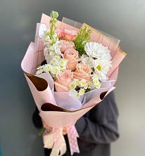 Букет цветов из:  Хризантемы и Розы в Нововаршавке