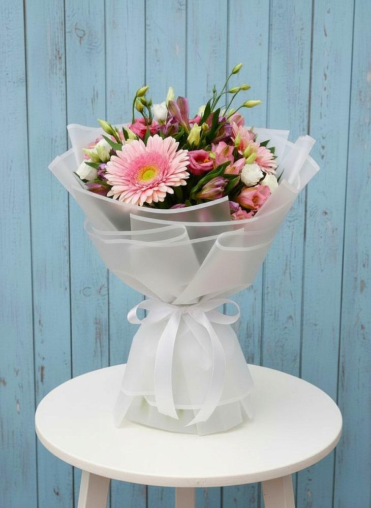 Букет цветов из: Герберы, Альстромерии и Лизиантусы в Нововаршавке