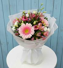 Букет цветов из:  Герберы, Альстромерии и Лизиантусы в Нововаршавке