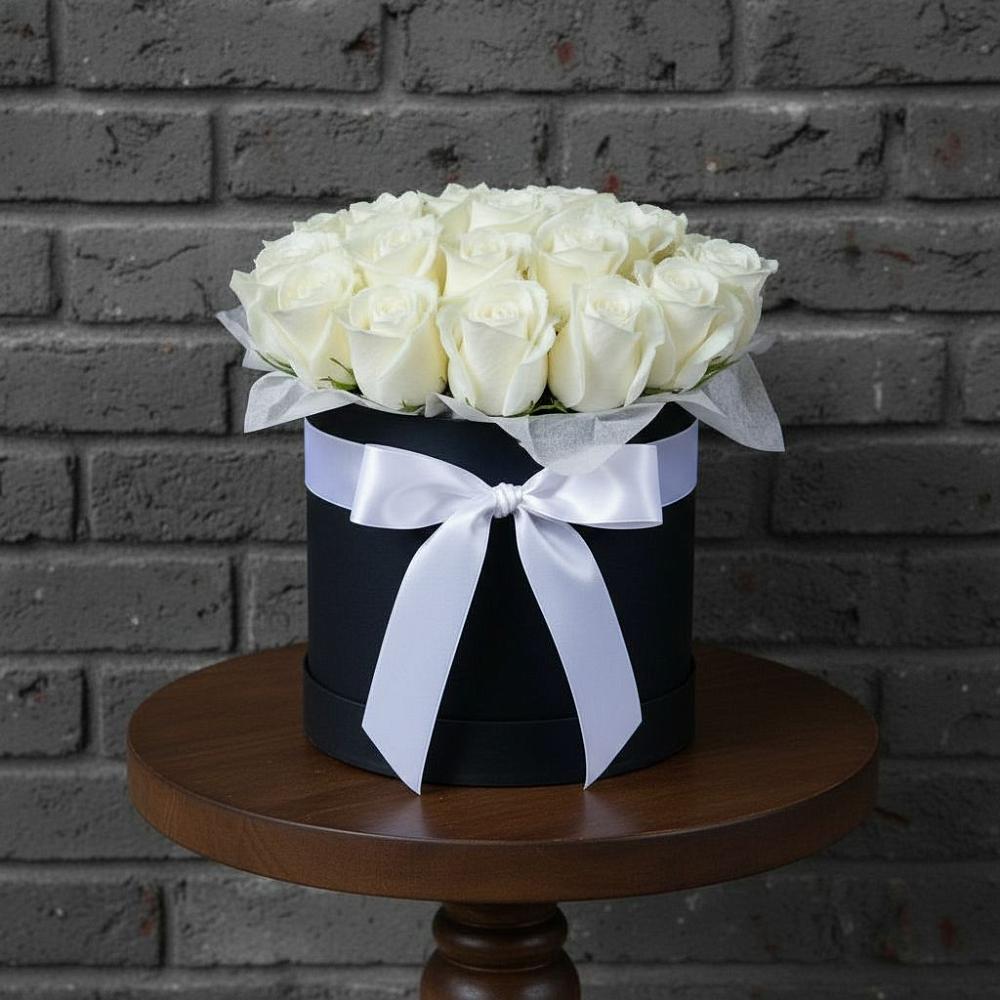 Цветочная композиция из Розы в шляпной коробке в Нововаршавке