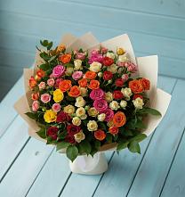 Букет Микс из разноцветных кустовых роз в Нововаршавке