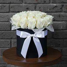 Цветочная композиция из Розы в шляпной коробке в Нововаршавке